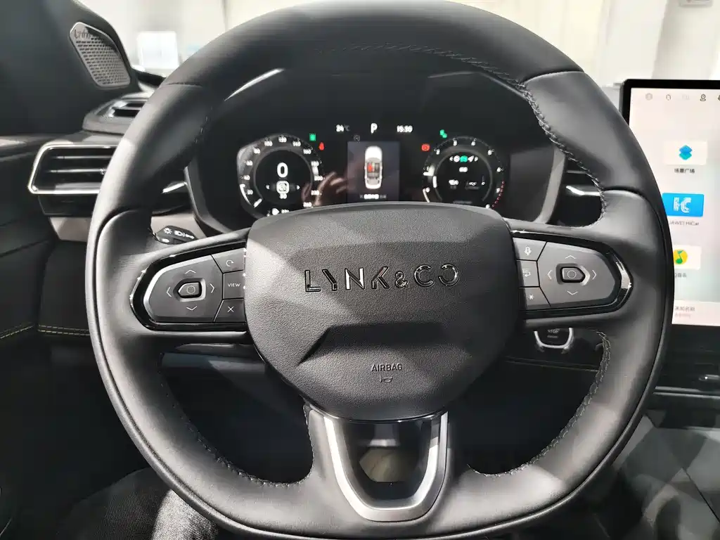 Lynk & Co 01 2.0TD AWD Pro