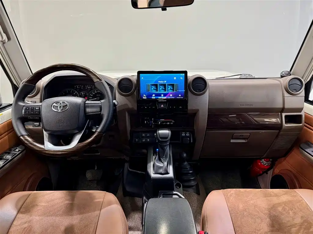 Land Cruiser LC76 2024 4.0L Automatic