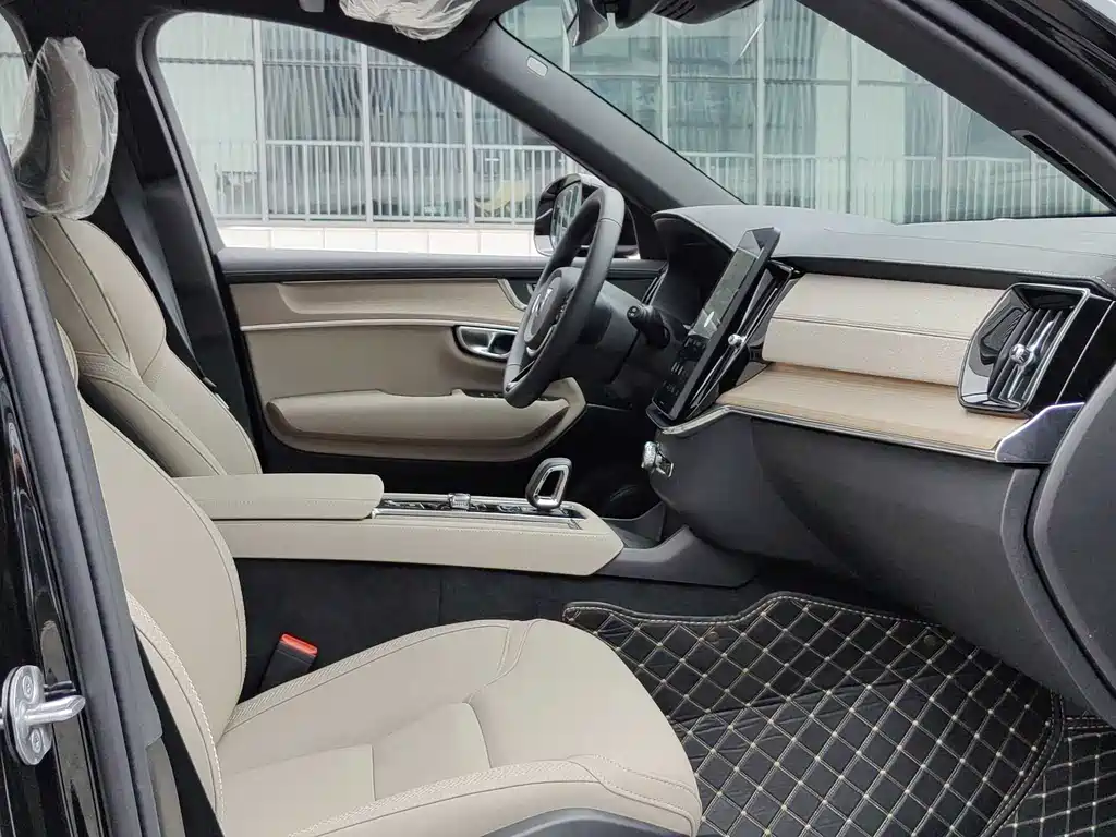 Volvo XC90 B5 AWD Core 5-Seater