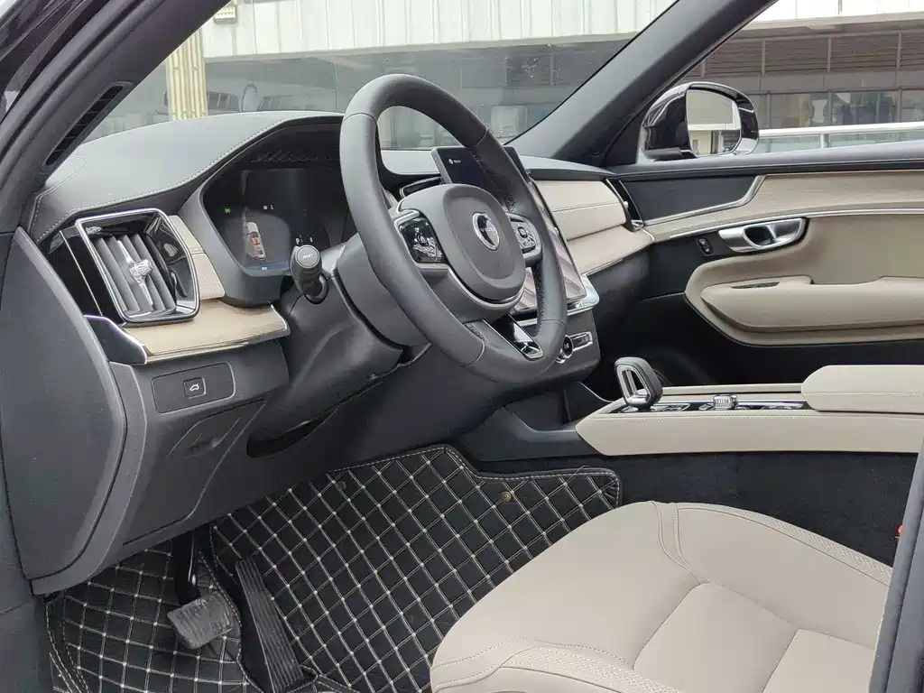 Volvo XC90 B5 AWD Core 5-Seater