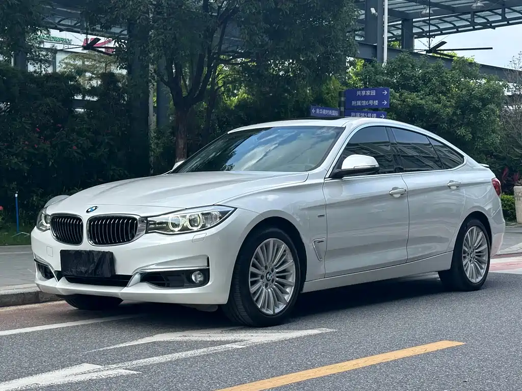 BMW 3 Series GT 2014 320i Design Package