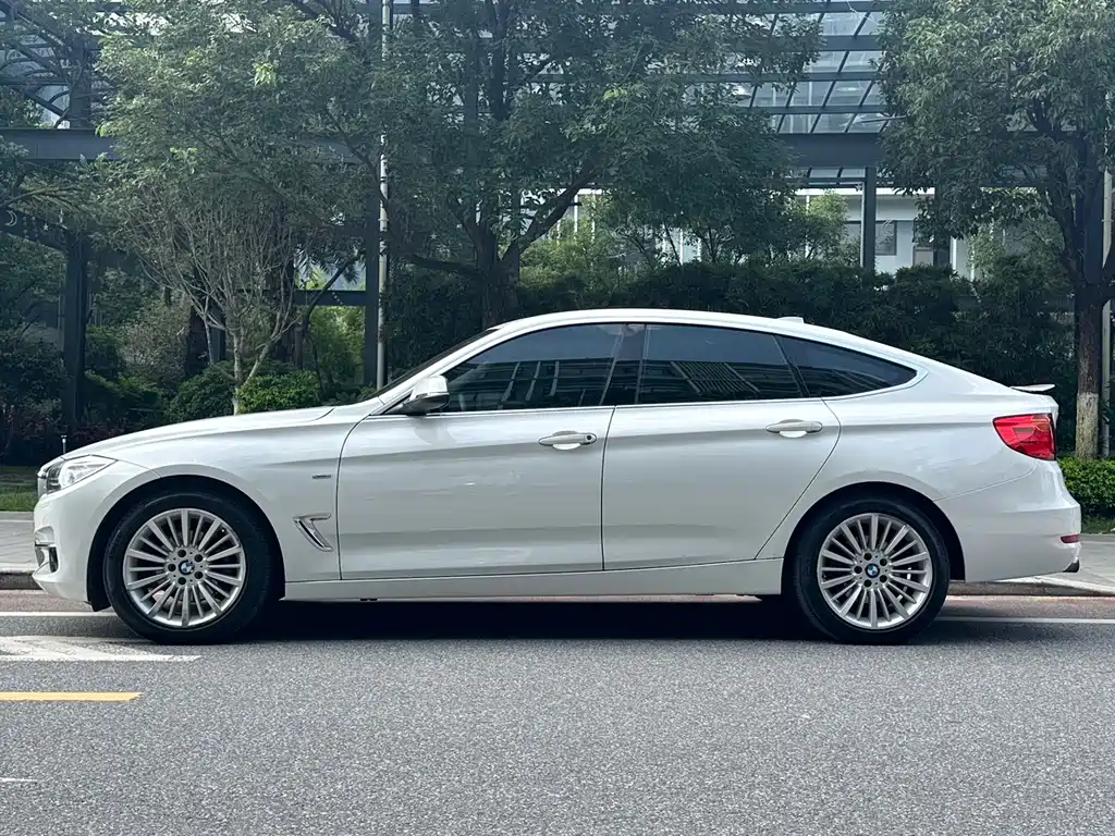 BMW 3 Series GT 2014 320i Design Package
