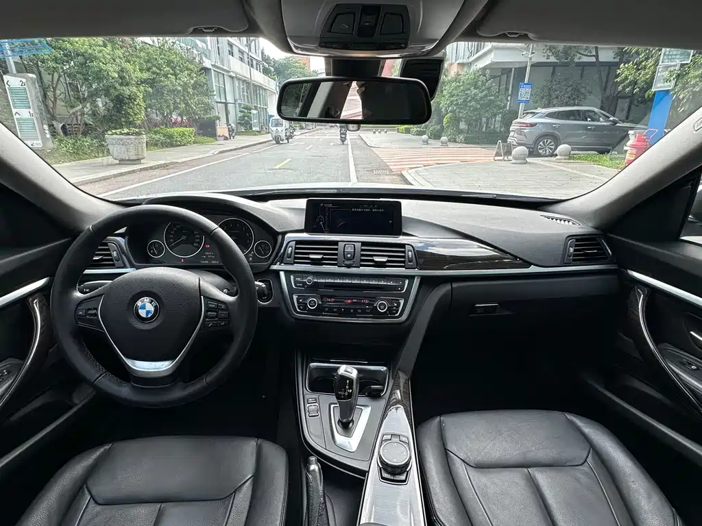BMW 3 Series GT 2014 320i Design Package