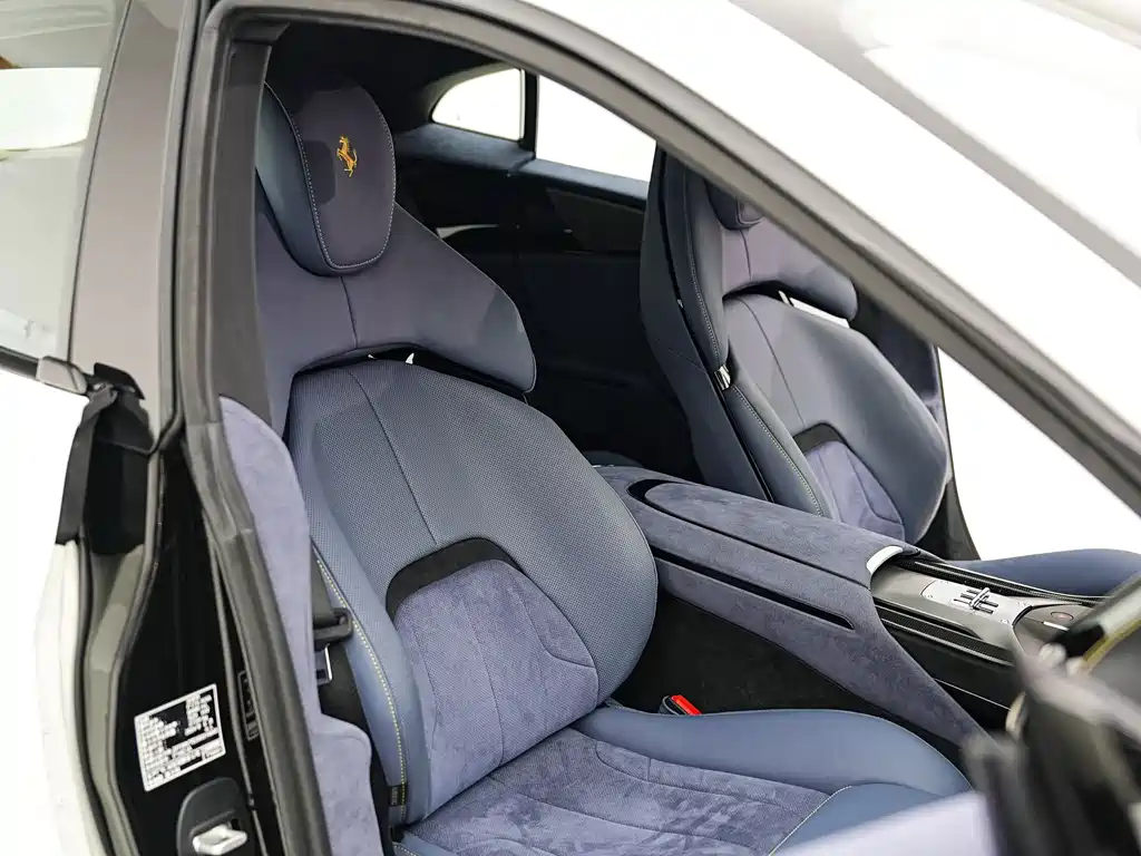Ferrari Purosangue 2023 6.5L V12