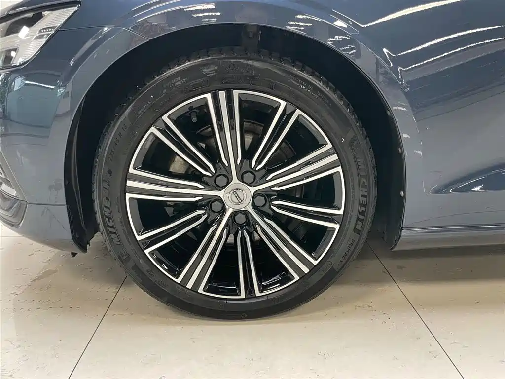 Volvo S60 2021 T4 Momentum
