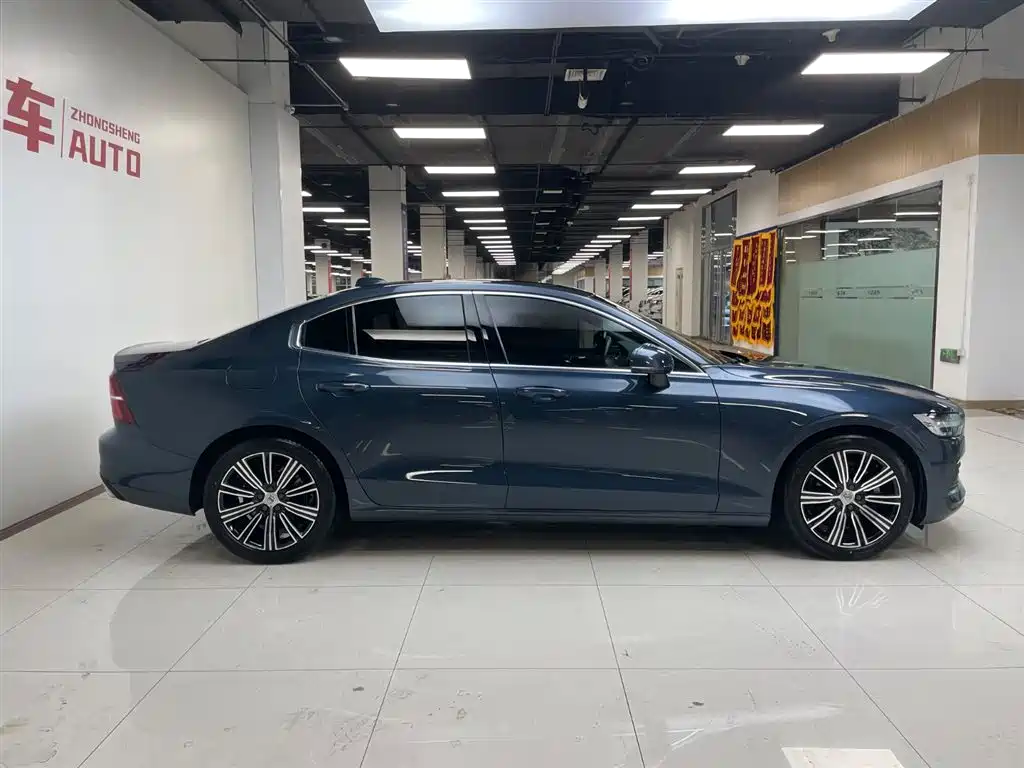 Volvo S60 2021 T4 Momentum