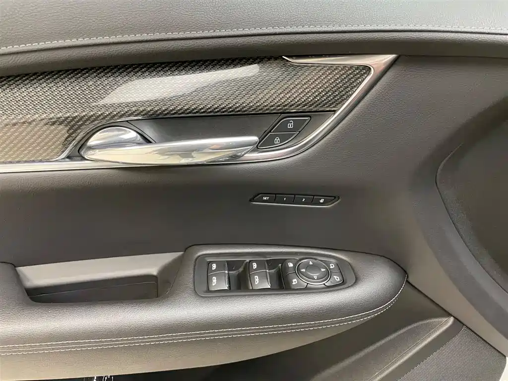 Cadillac XT5 2021 28T AWD Leading Sport Edition