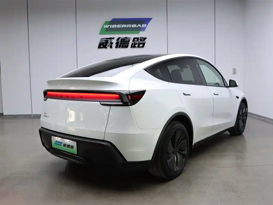 Model Y 2025 Rear-Wheel Drive