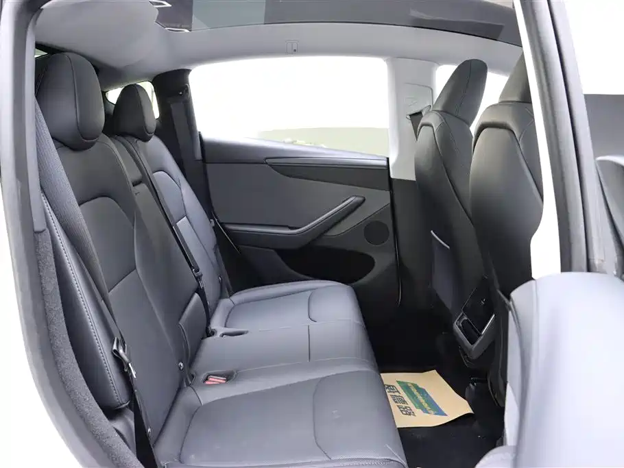 Model Y 2025 Rear-Wheel Drive