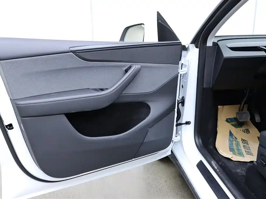 Model Y 2025 Rear-Wheel Drive