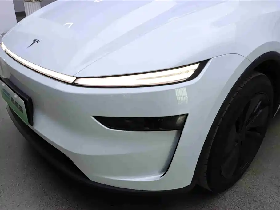 Model Y 2025 Rear-Wheel Drive
