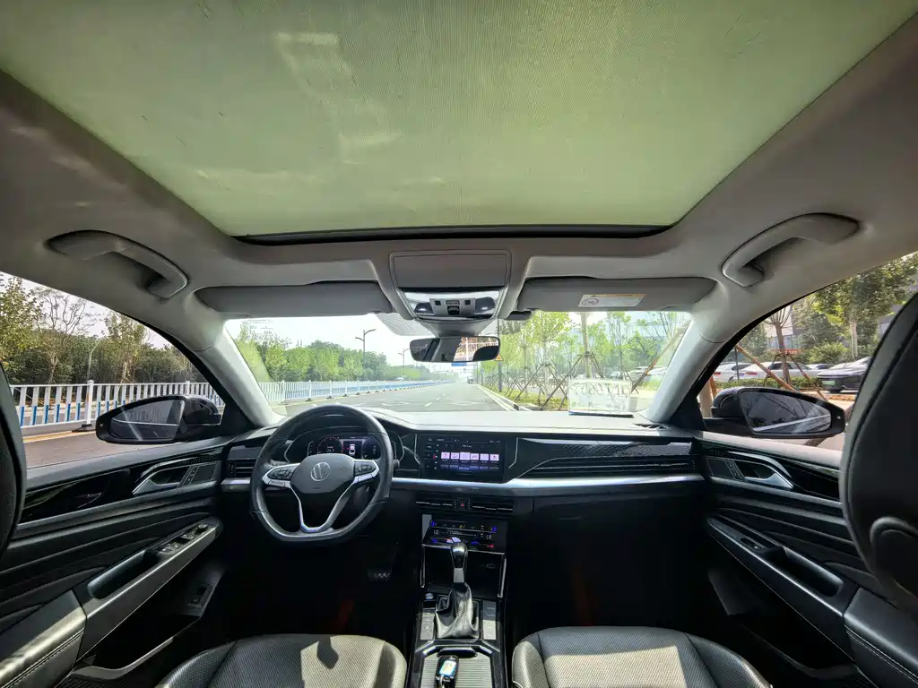 Volkswagen Passat 2022 330TSI Luxury Edition