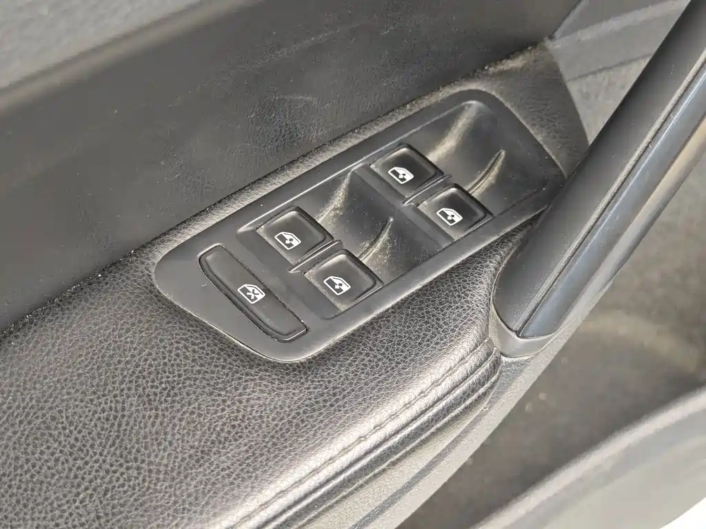 Volkswagen Golf 2015 1.6L Automatic Fashion