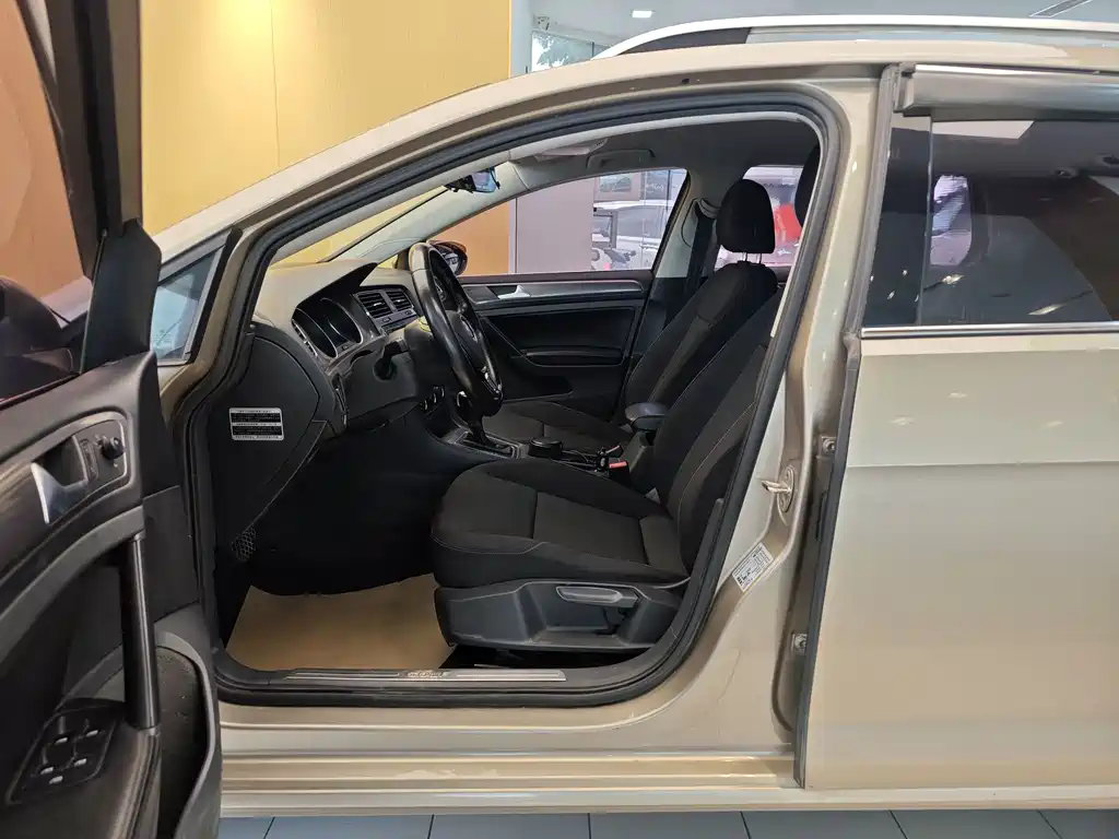 Volkswagen Golf 2015 1.6L Automatic Fashion