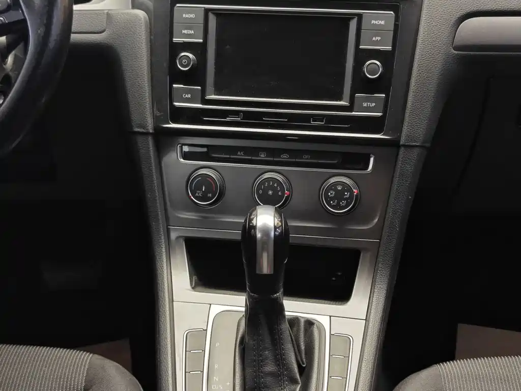 Volkswagen Golf 2015 1.6L Automatic Fashion