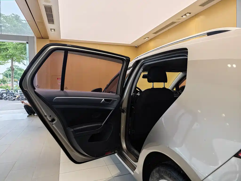 Volkswagen Golf 2015 1.6L Automatic Fashion