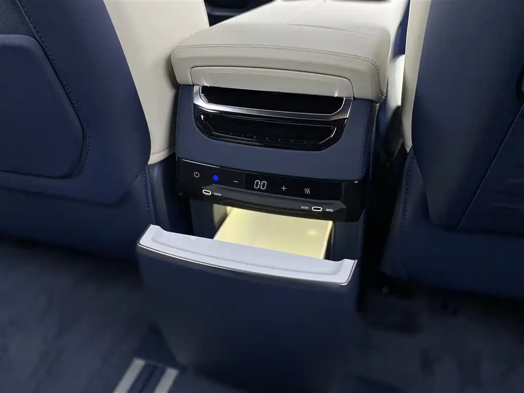 Zeekr 009 2024 7-Seater Aisle Edition AWD 108kWh