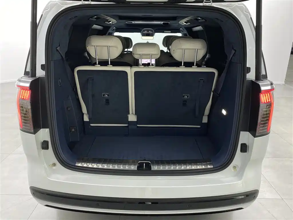 Zeekr 009 2024 7-Seater Aisle Edition AWD 108kWh
