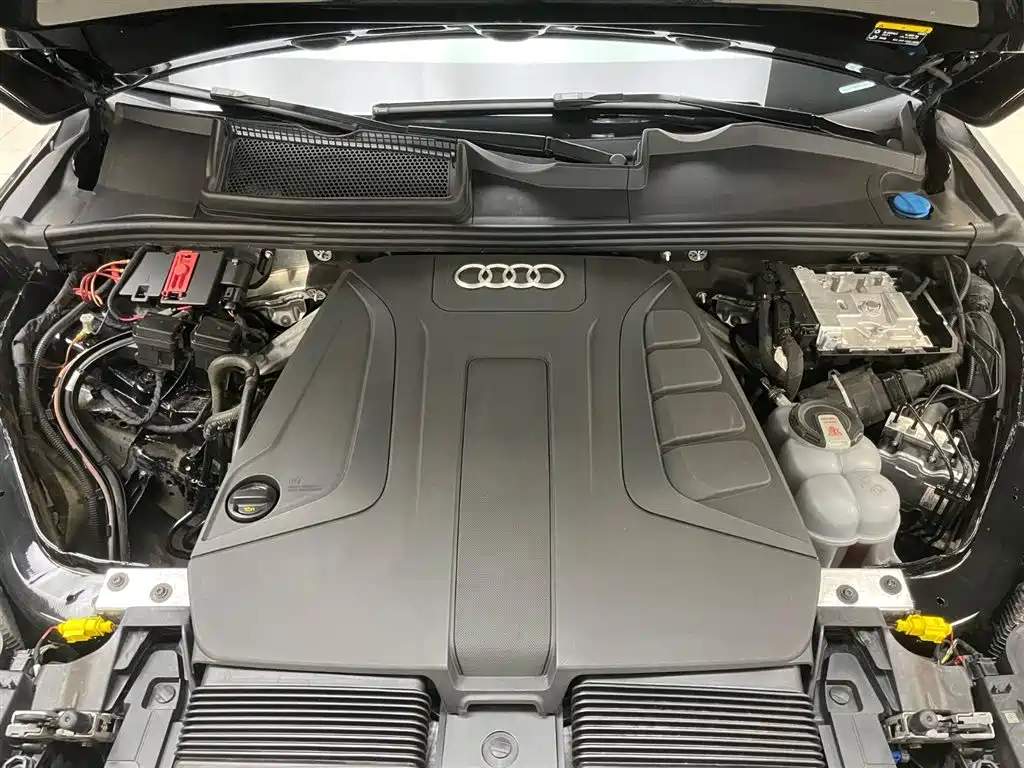 Audi Q7 2023 45 TFSI quattro S line Sport