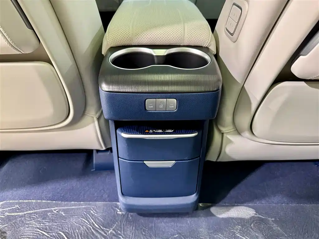 Buick GL8 EV 2024 Lu Zun Luxury 7-Seater