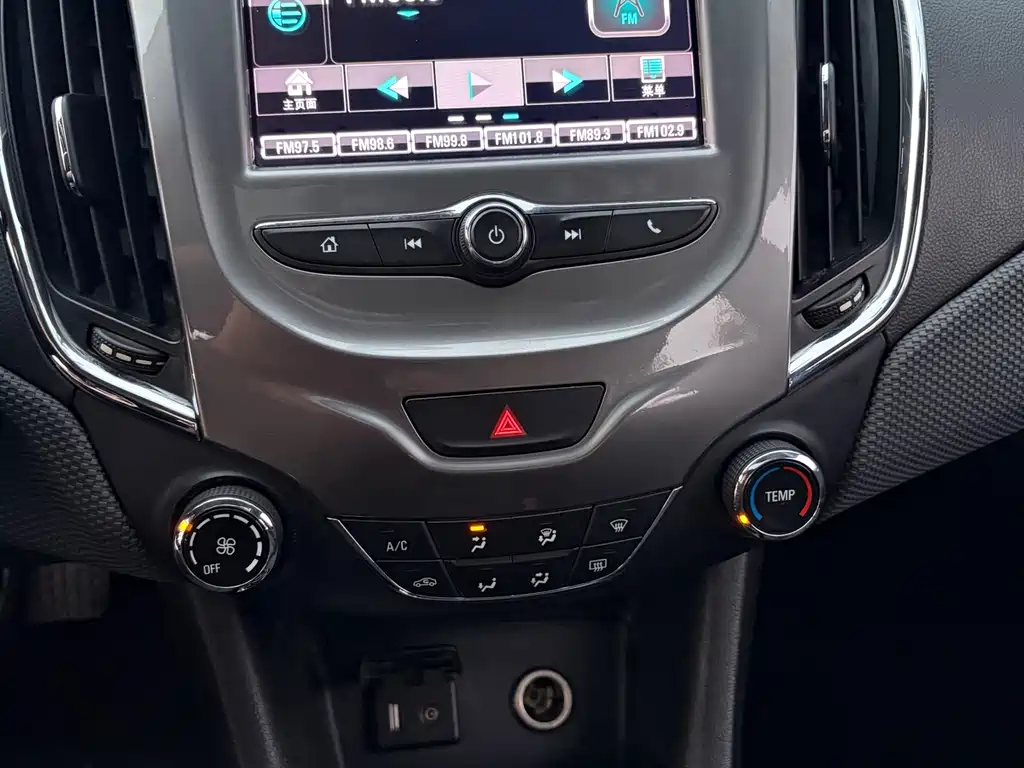 Chevrolet Cruze 2017 1.5L Automatic Pioneer Sunroof Edition
