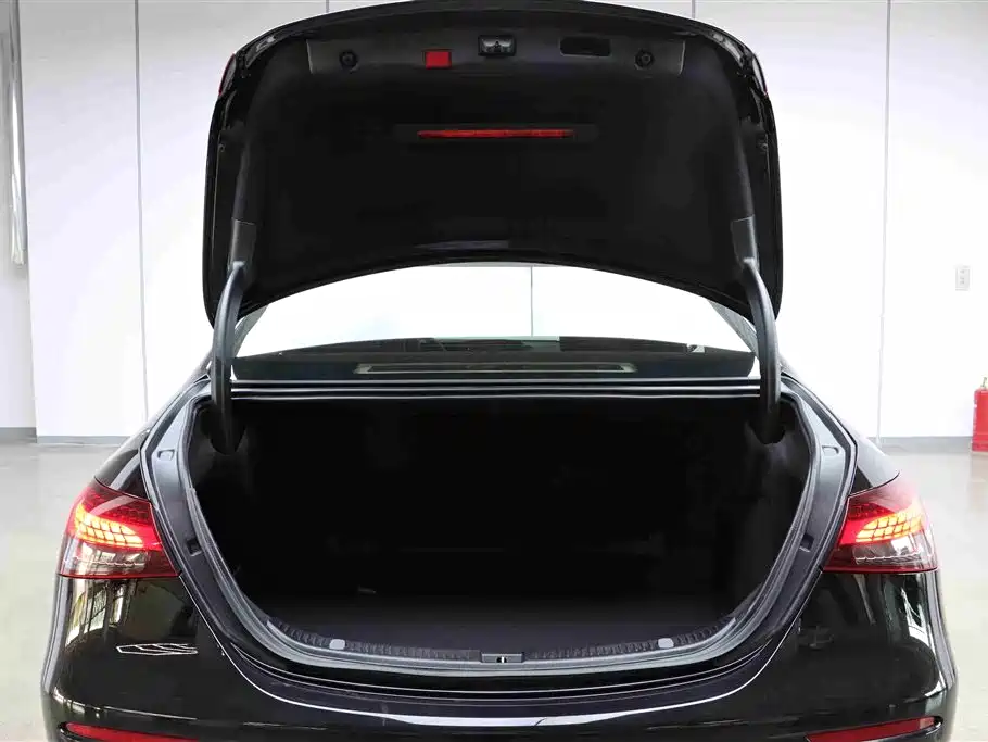 Mercedes-Benz E-Class 2023 Facelift E 260 L