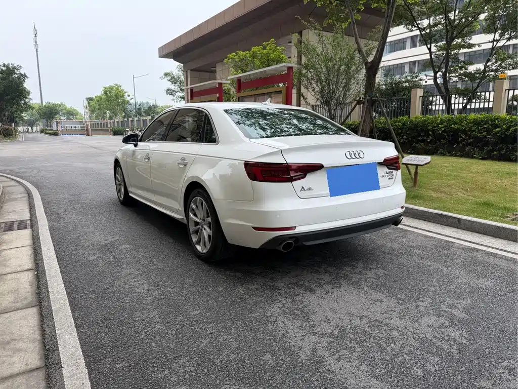 Audi A4L 2018 30th Anniversary 40 TFSI