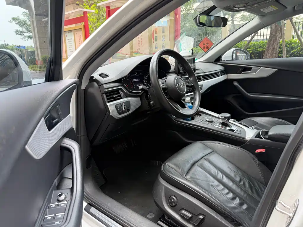 Audi A4L 2018 30th Anniversary 40 TFSI
