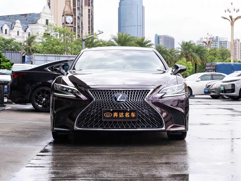 Lexus LS 2018 500h Executive Edition China V