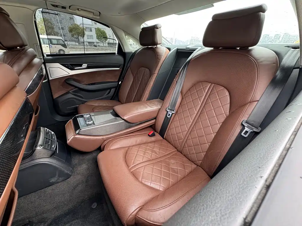 Audi S8 2013 model S8 4.0 TFSI quattro