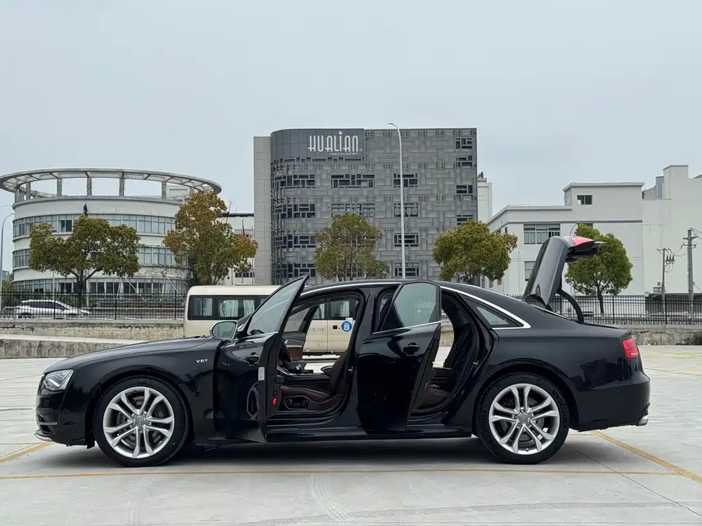 Audi S8 2013 model S8 4.0 TFSI quattro