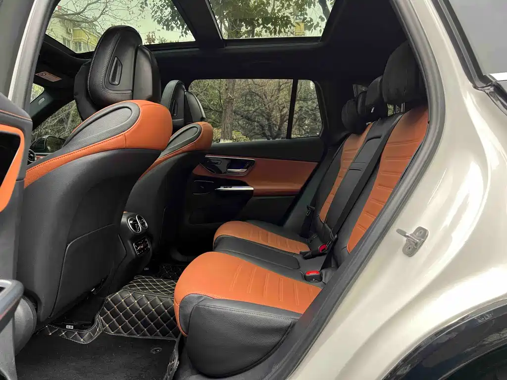 Mercedes-Benz GLC 2023 GLC 260 L 4MATIC Dynamic 5-seat Model