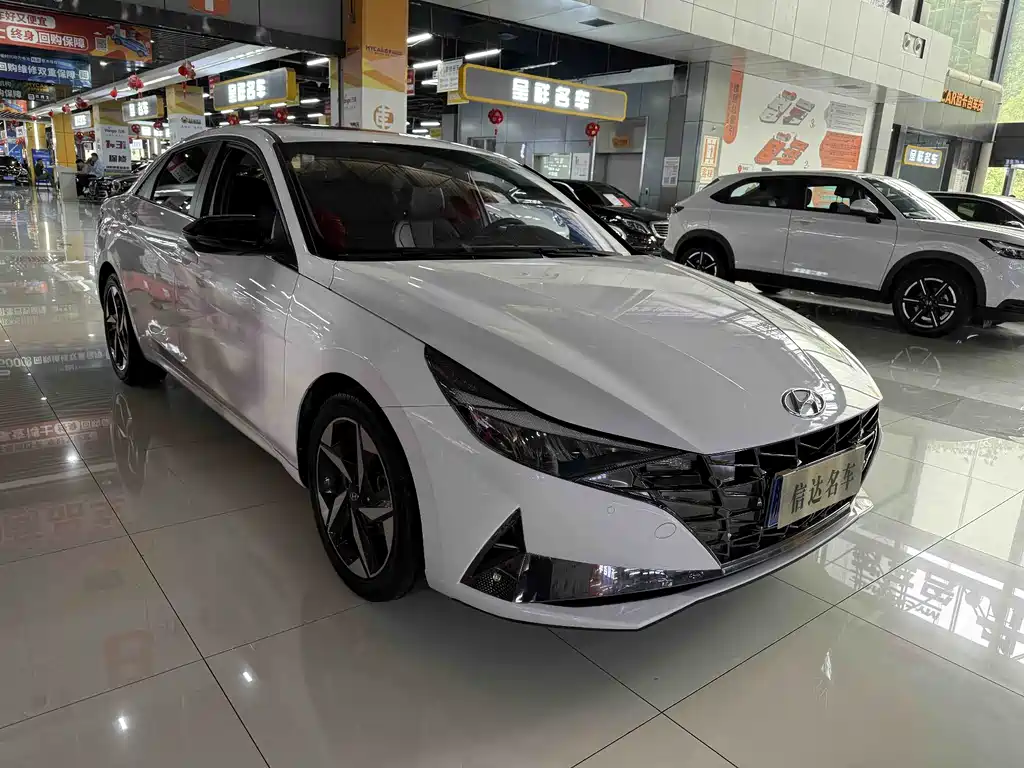 Hyundai Elantra 2022 240TGDi DCT LUX Premium Edition