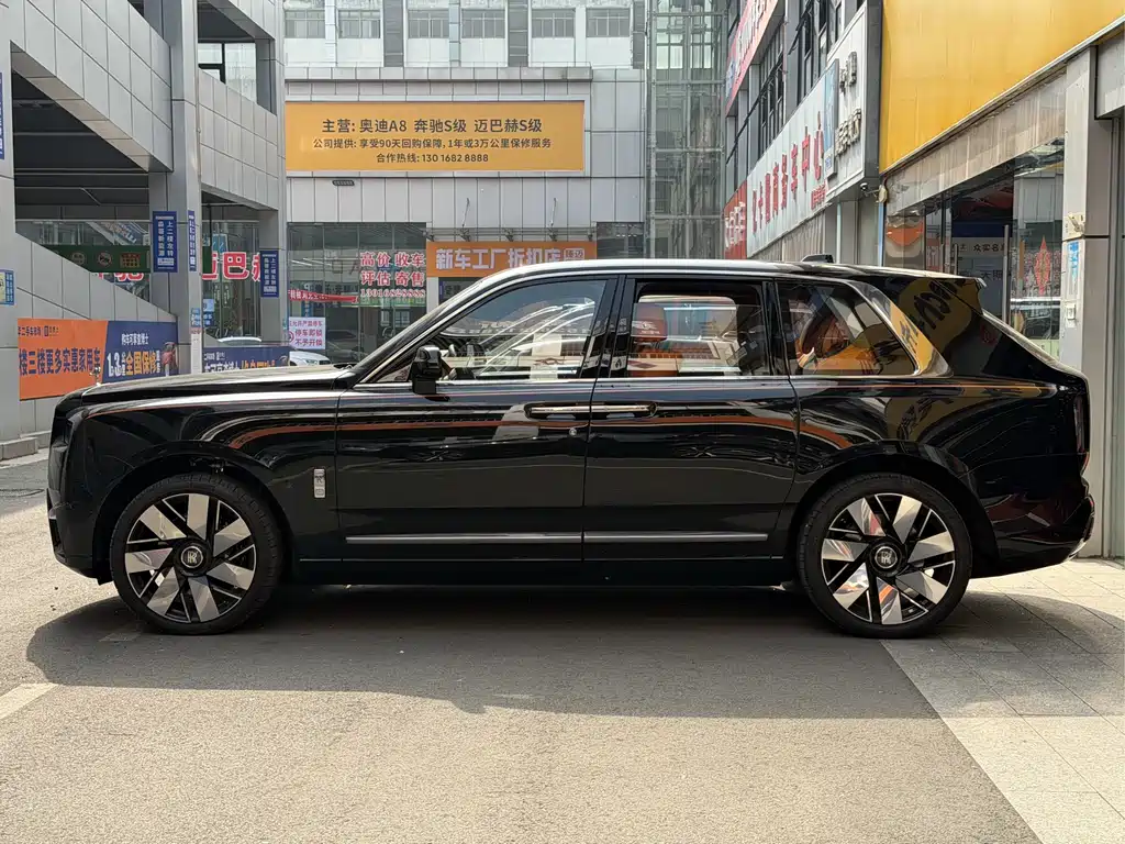 Rolls-Royce Cullinan 2025 Four-Seater Edition