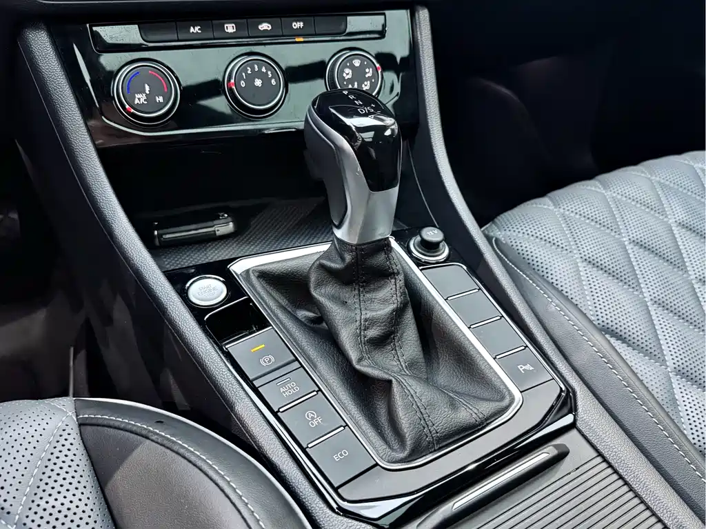 Volkswagen Sagitar 2023 300TSI DSG Beyond Edition