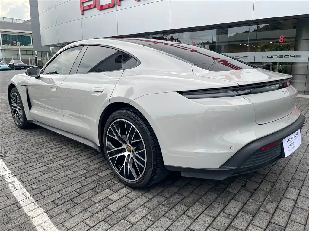 Porsche Taycan 2022