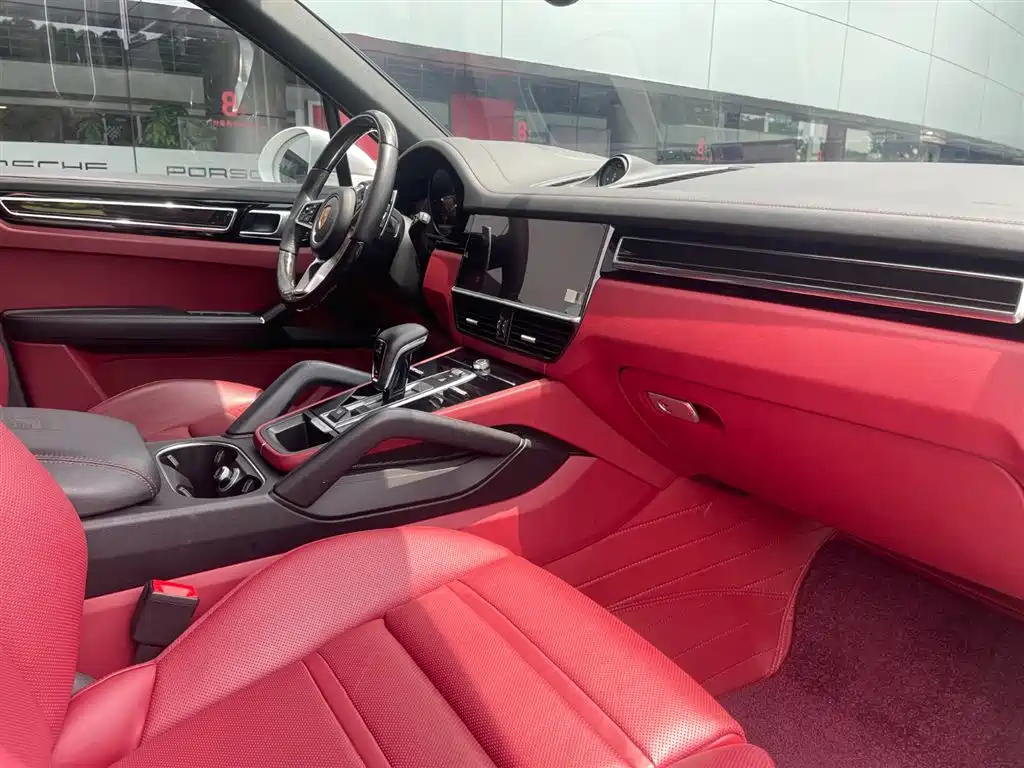 Porsche Cayenne 2023 3.0T Platinum Edition