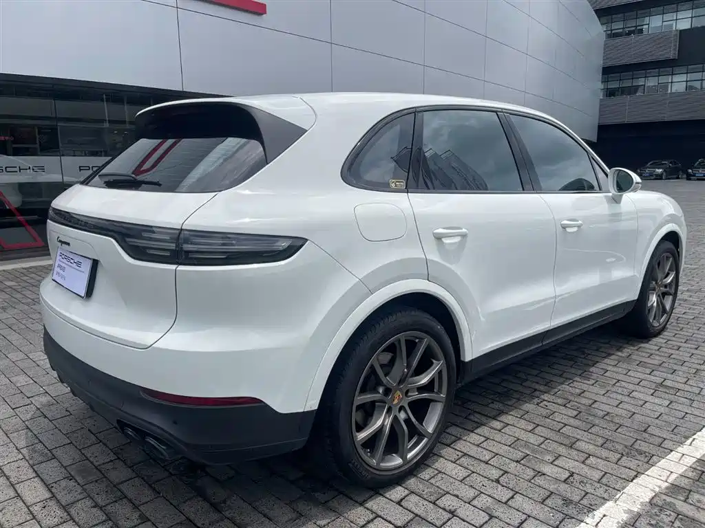Porsche Cayenne 2023 3.0T Platinum Edition