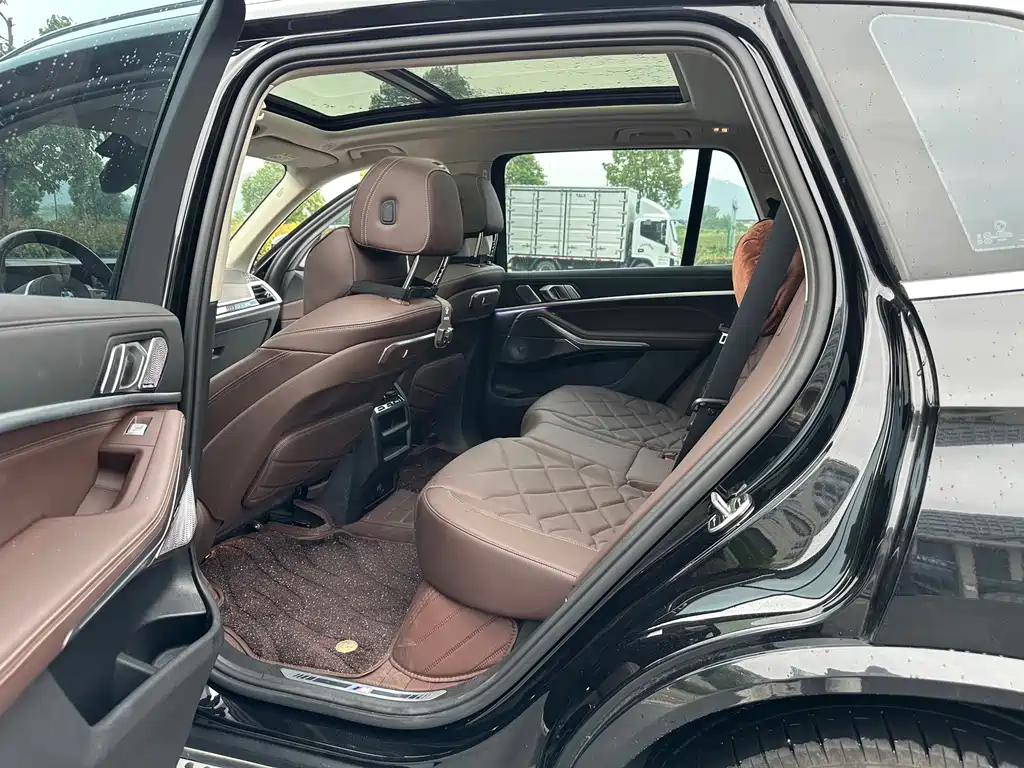 BMW X5 2025 xDrive 30Li Prestige Edition M Sport Night Package