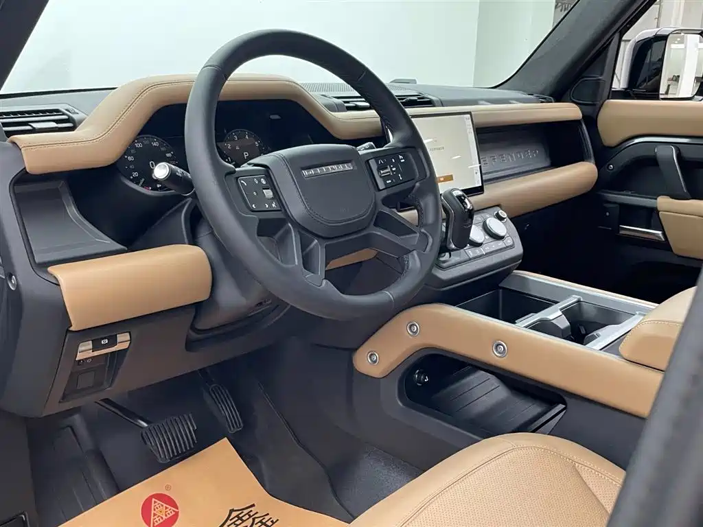 Land Rover Defender 2025 110 3.0T P400 Dark Edition
