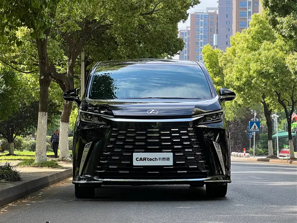 Lexus LM 2023 500h Six-Seater Prestige Edition