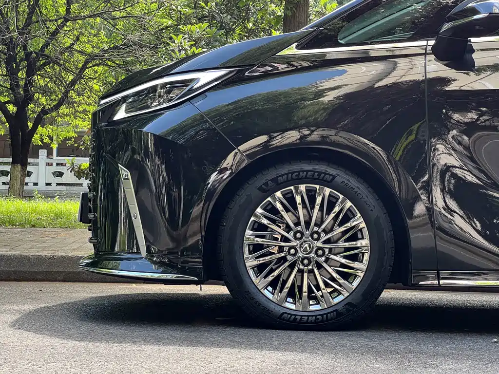 Lexus LM 2023 500h Six-Seater Prestige Edition