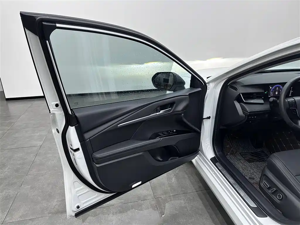 Toyota Camry 2024 Hybrid 2.0HGVP Luxury Edition