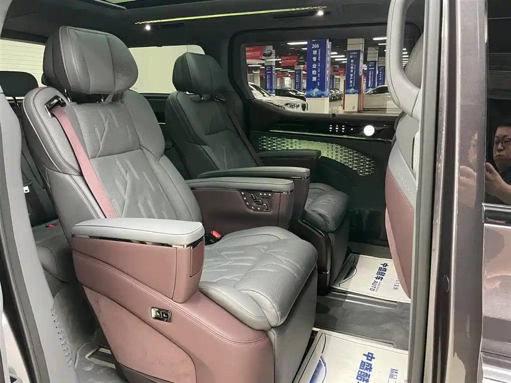 Zeekr 009 2024 Seven-Seater Aisle Edition AWD 108kWh