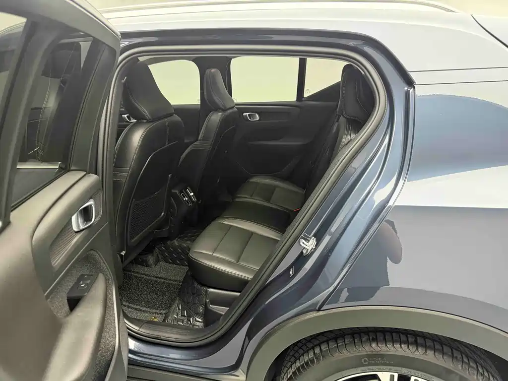 Volvo XC40 2022 T4 AWD Momentum