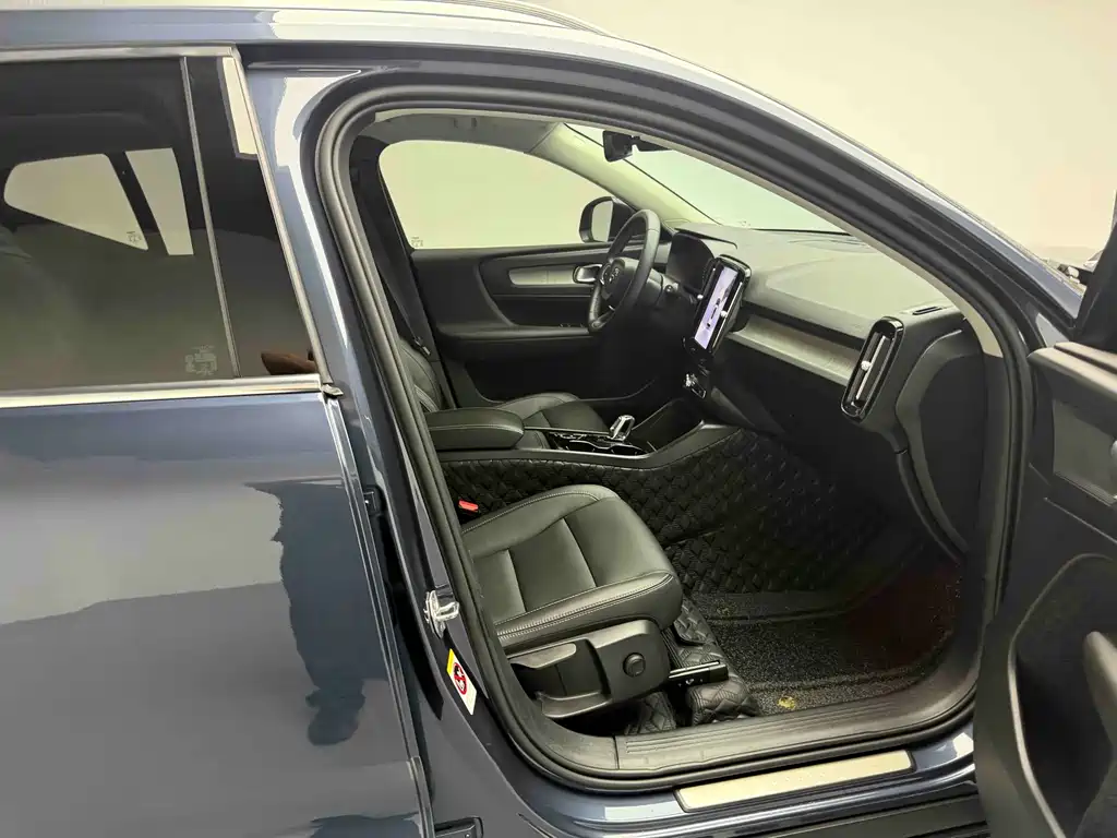 Volvo XC40 2022 T4 AWD Momentum