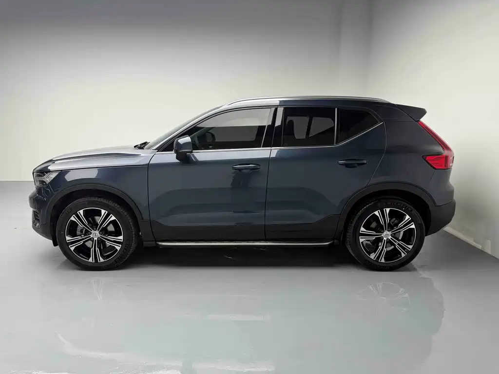 Volvo XC40 2022 T4 AWD Momentum