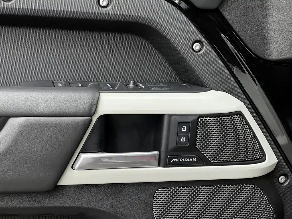 Land Rover Defender 2024 110 3.0T P400 XS