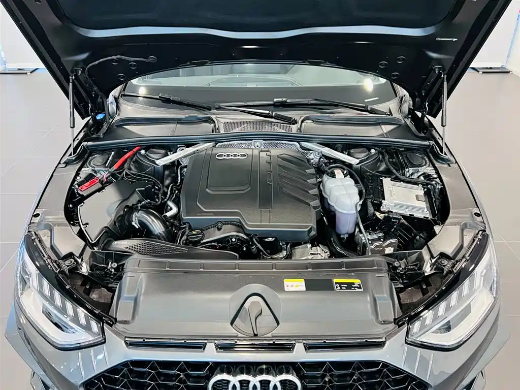 Audi A4L 2023 40 TFSI Sport