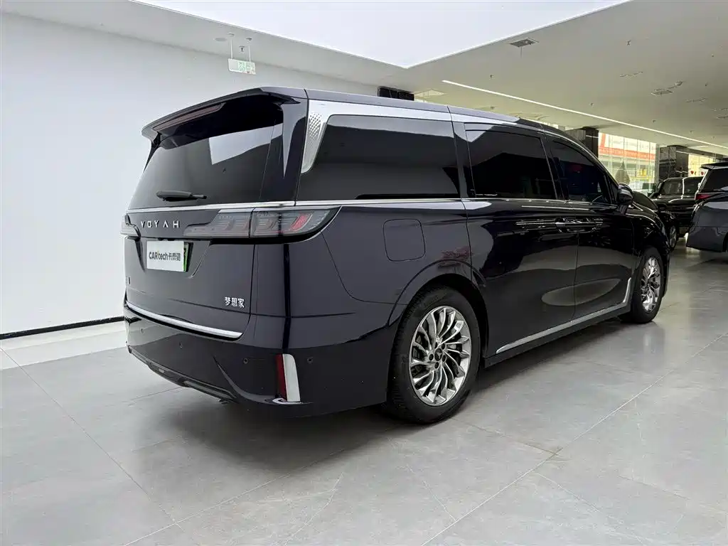Voyah Dreamer 2024 PHEV Ultra Long Range Flagship Edition